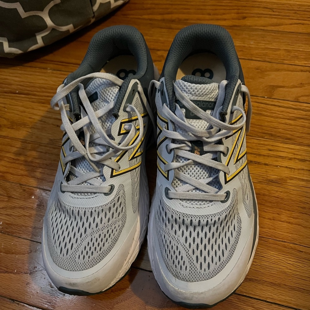 New Balance women 840 Sneakers in Gray and Gold